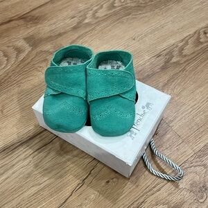 Frenchie baby shoe size 4 new no tag